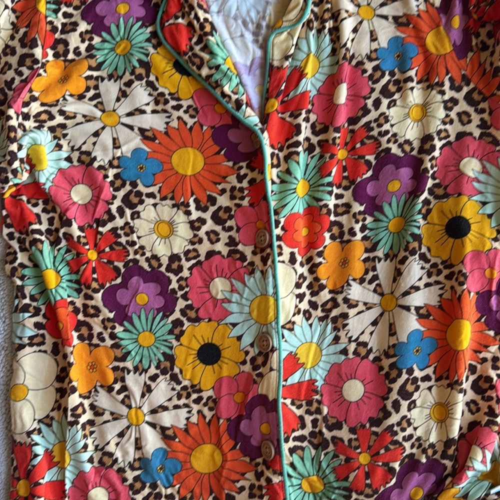 Adult Poshpeanut Moonbeam flower women’s pajamas size small - Picture 3 of 3